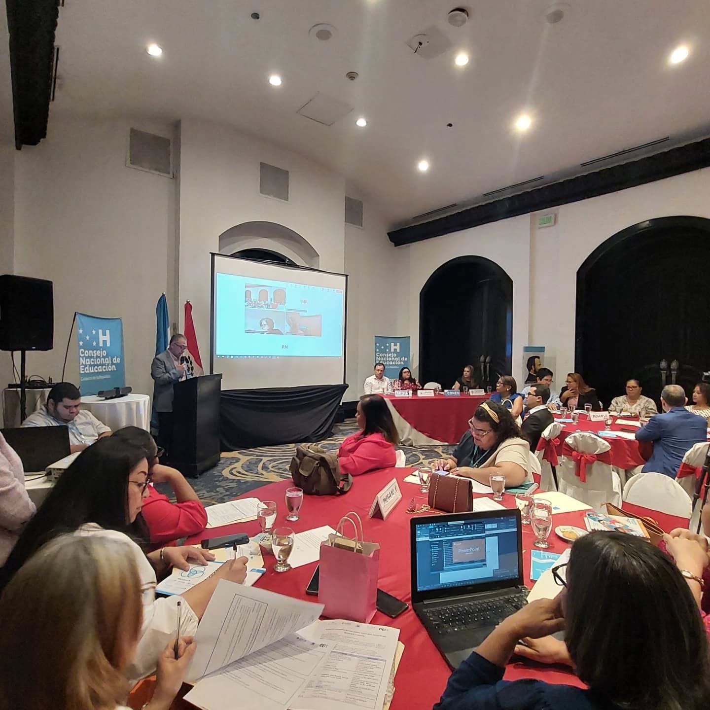 Conferencia internacional “Bienestar docente: nuevos retos, nuevas miradas”